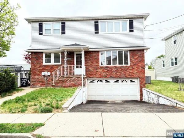 $2,250 | 527 Anthony Court, Unit 2, Lyndhurst, NJ 07071