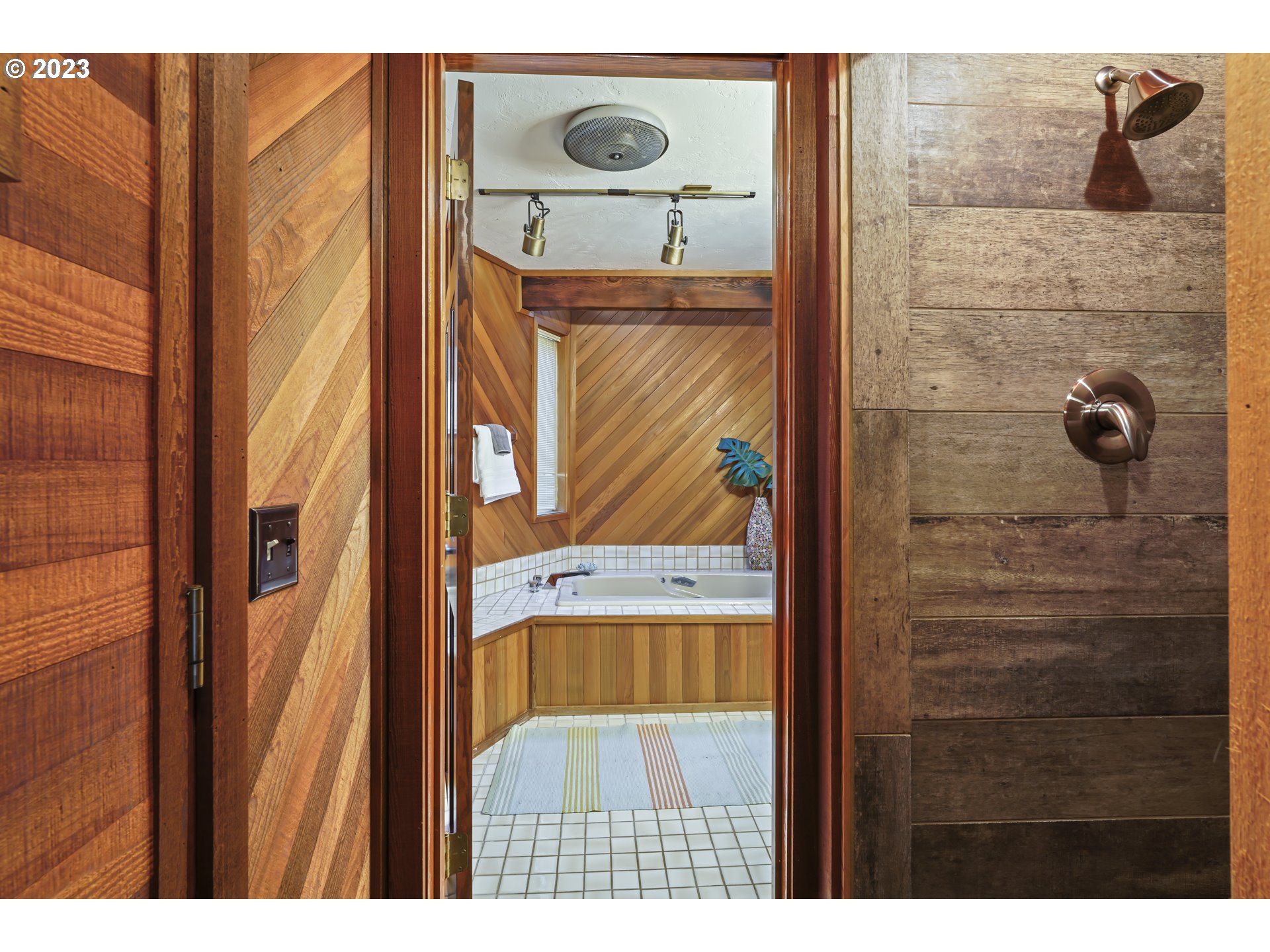 89136 Conrad Road Veneta, OR 97487 - Photo 17 of 43 Bathroom