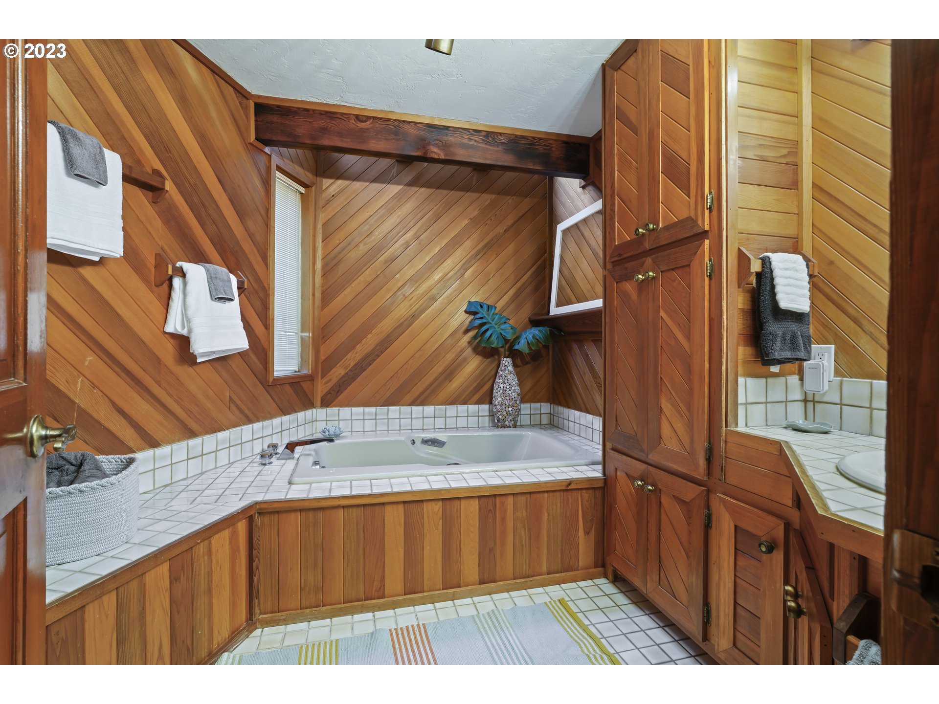 89136 Conrad Road Veneta, OR 97487 - Photo 18 of 43 Bathroom