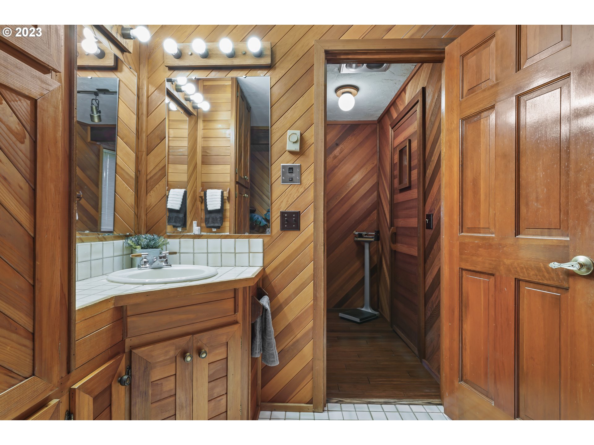 89136 Conrad Road Veneta, OR 97487 - Photo 19 of 43 Bathroom