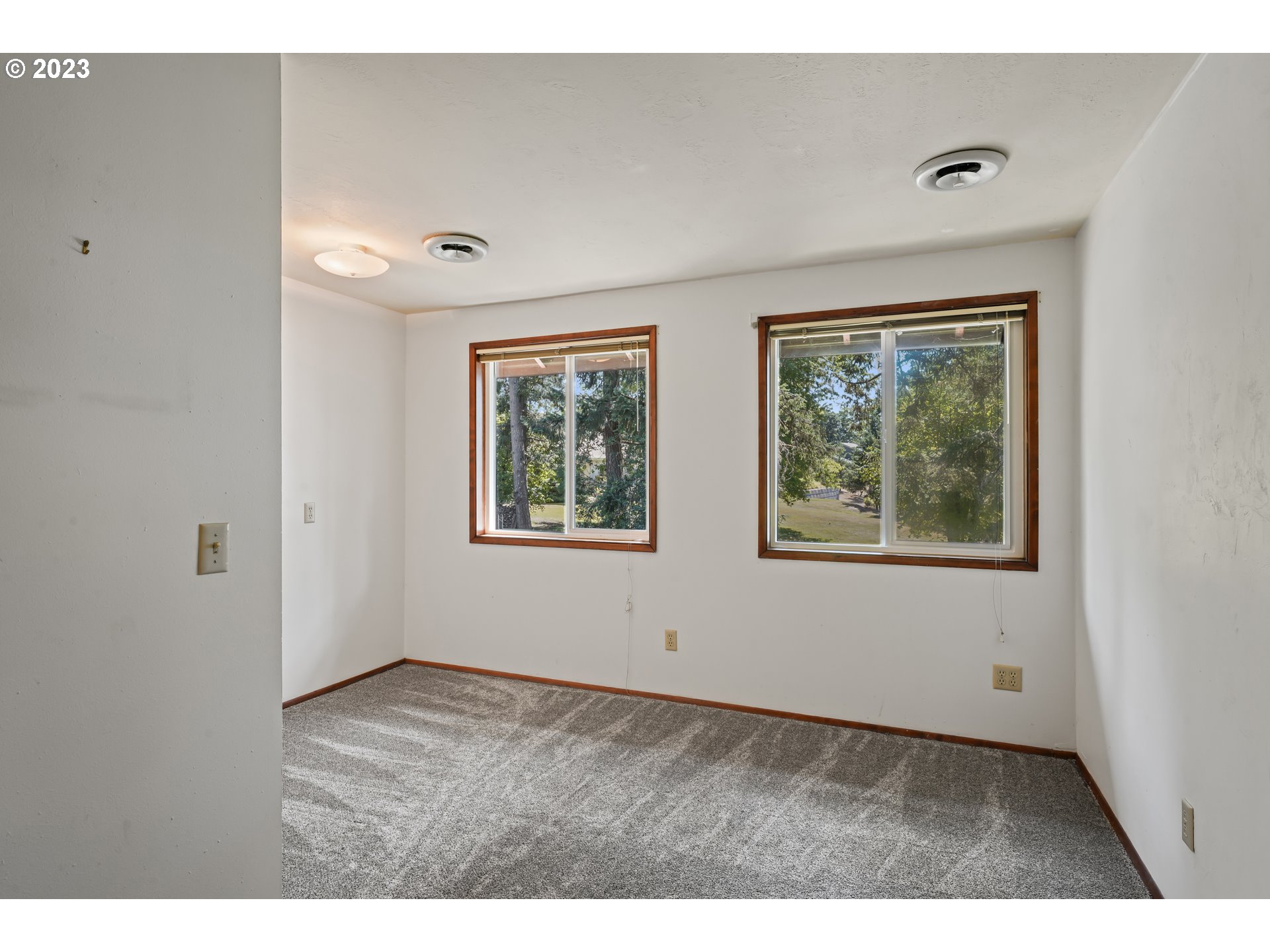 89136 Conrad Road Veneta, OR 97487 - Photo 25 of 43 Bedroom