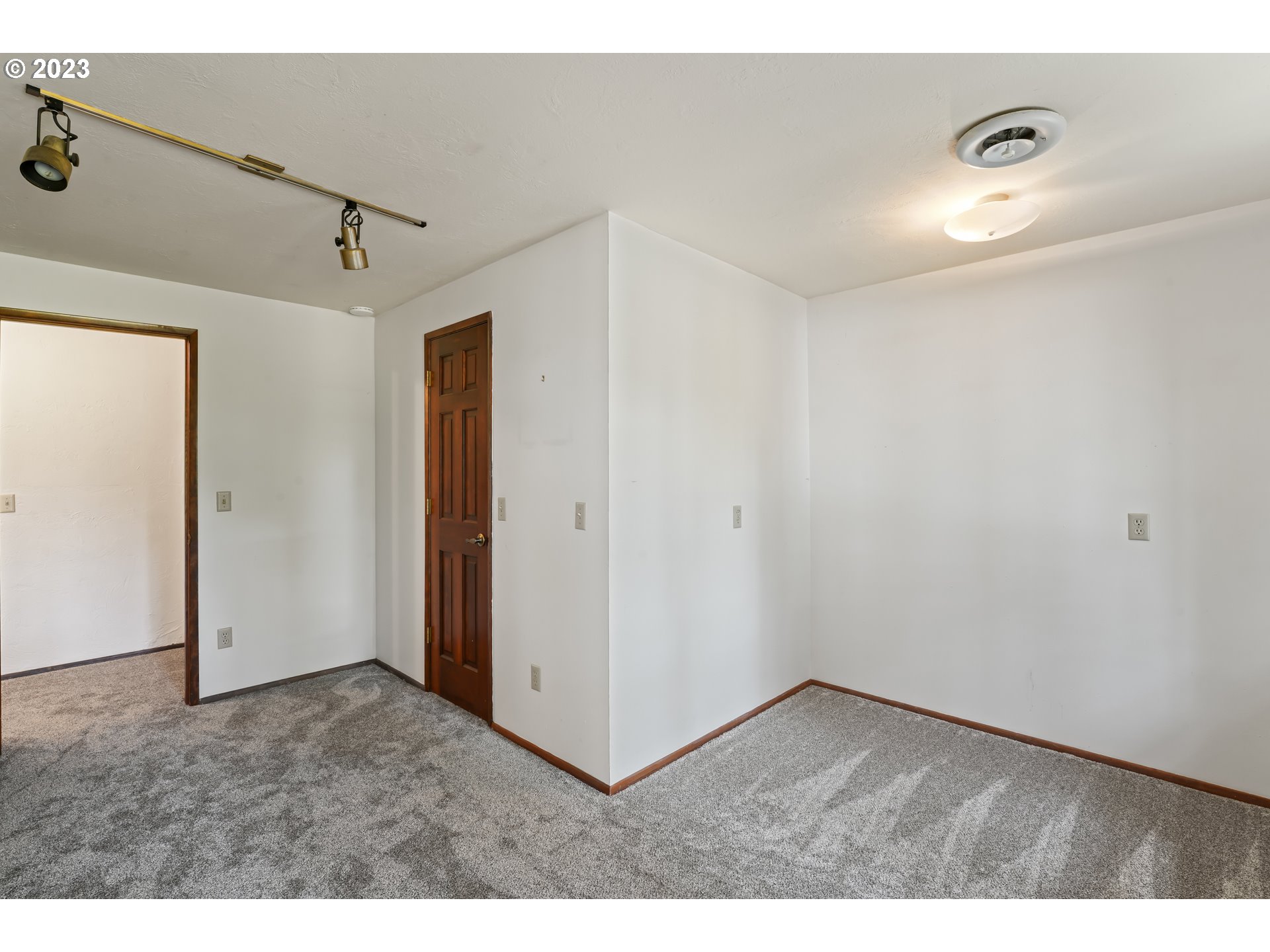 89136 Conrad Road Veneta, OR 97487 - Photo 26 of 43 Bedroom
