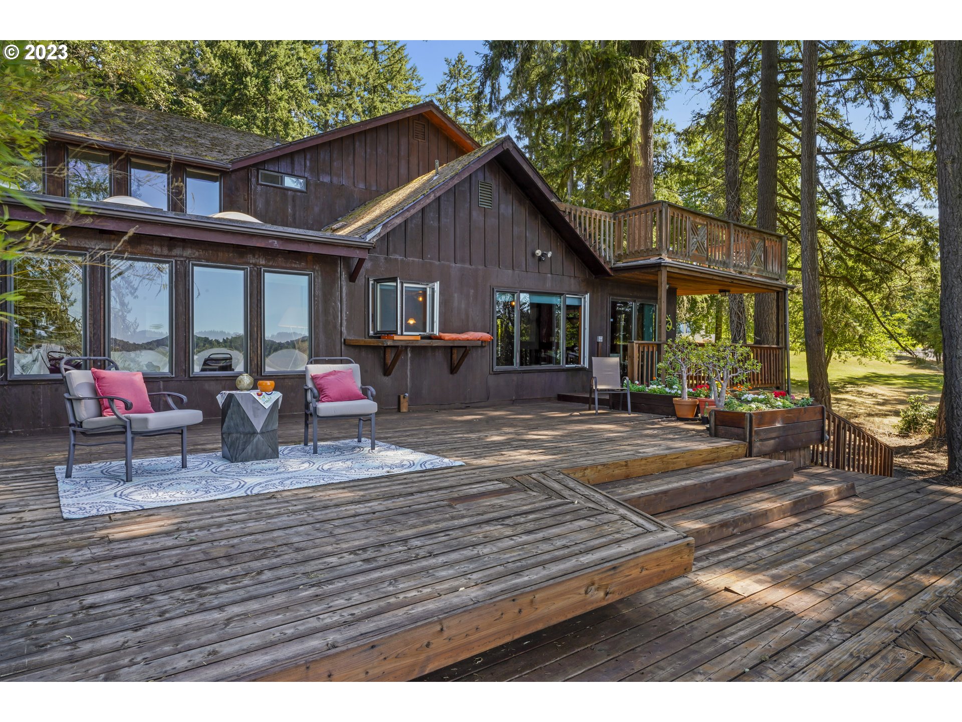 89136 Conrad Road Veneta, OR 97487 - Photo 35 of 43 Deck