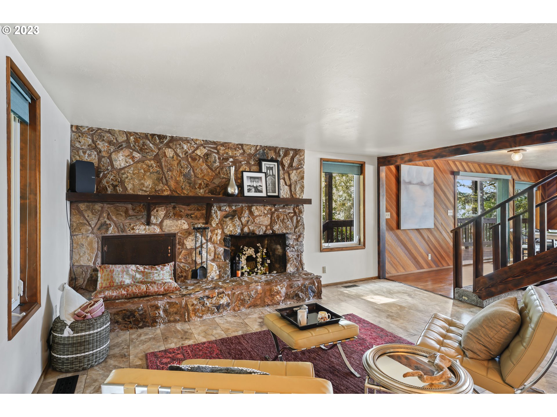 89136 Conrad Road Veneta, OR 97487 - Photo 4 of 43 Living Room