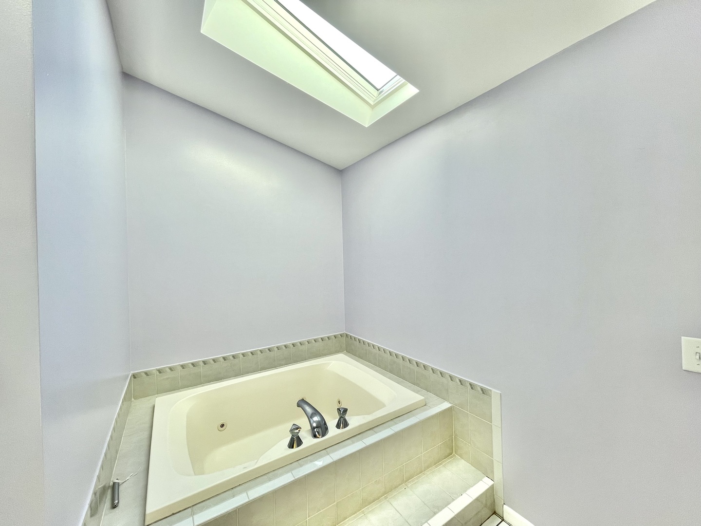 2250 Lakeside Drive Aurora, IL 60504 - Photo 19 of 26 a bathroom with a tub and shower