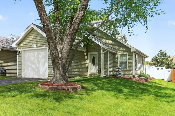 $340,000 | 1117 Bradbury Circle, Carol Stream, IL 60188