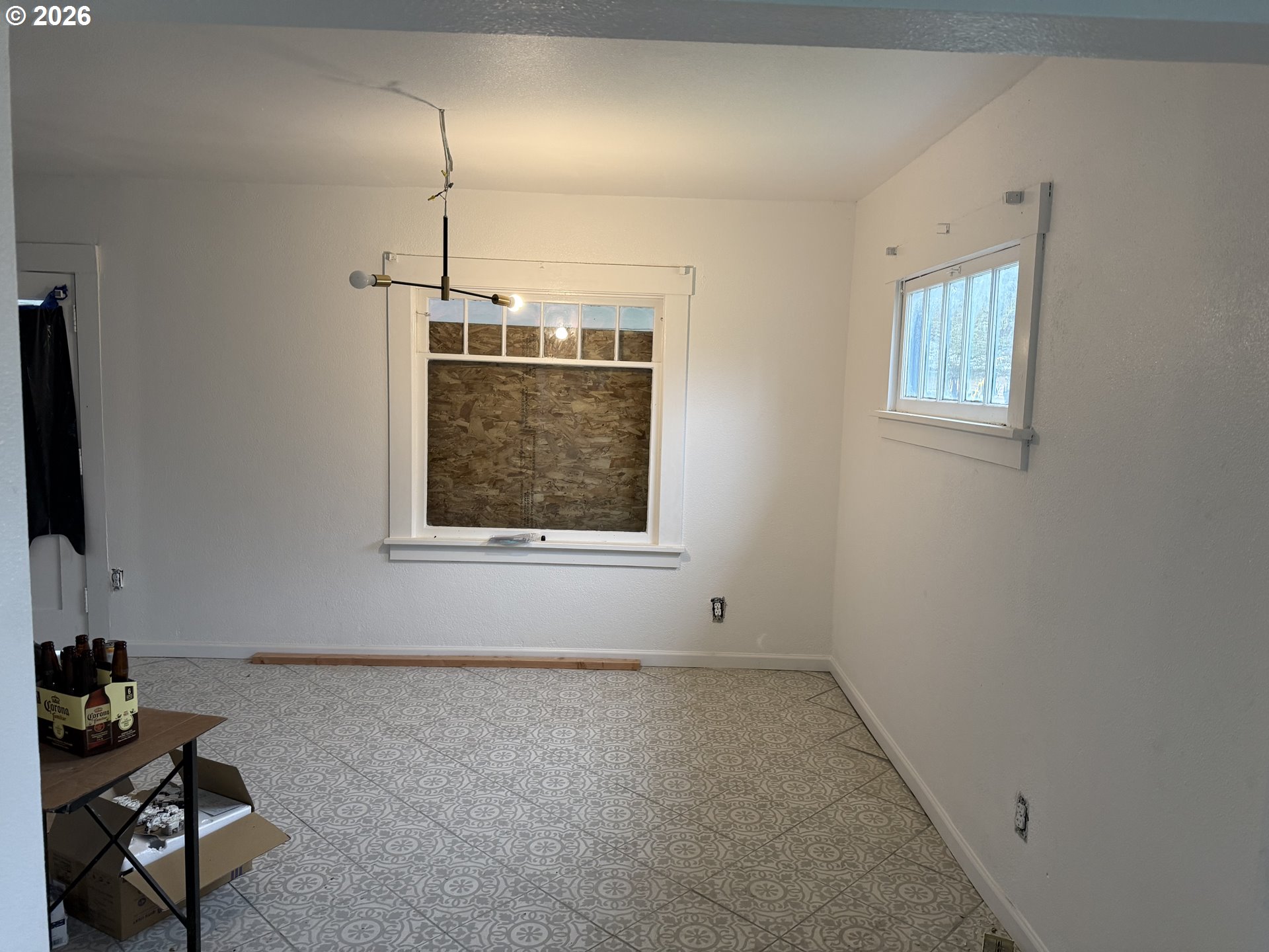 3945 Southwest 185th Avenue Beaverton, OR 97078 - Photo 17 of 26 a room with window and furniture