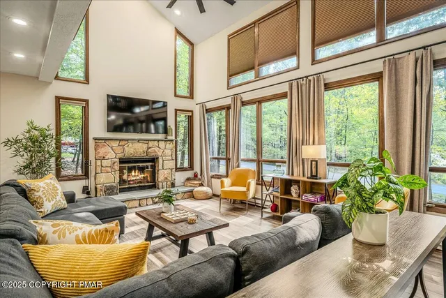 $459,000 | 1119 Kensington Drive, East Stroudsburg, PA 18301