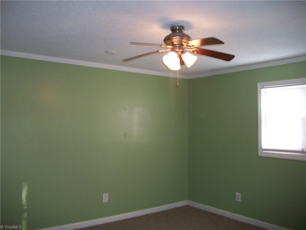 785 Light Road Thomasville, NC 27360 - Photo 6 of 21 LIVING ROOM/ NATURAL LIGHT