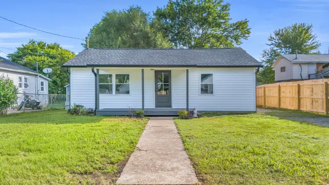 $195,000 | 676 West Rhea Avenue, Spring City, TN 37381