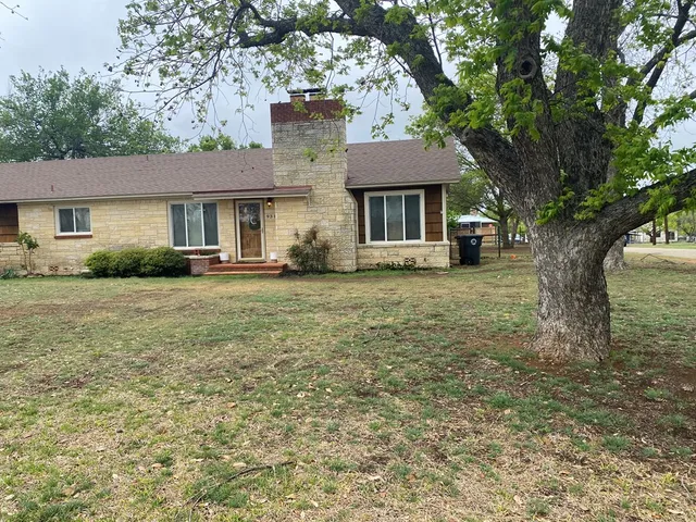 $380,000 | 931 Doole Street, Mason, TX 76856