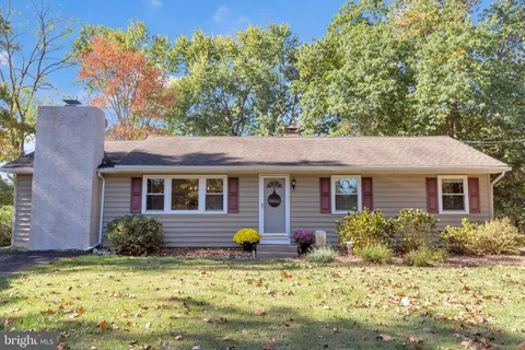 a black and white photo of a floor
