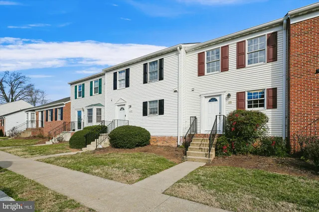 $325,000 | 211 Fairfield Drive, Warrenton, VA 20186