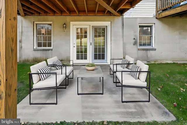 a view of outdoor space yard and front view of a house