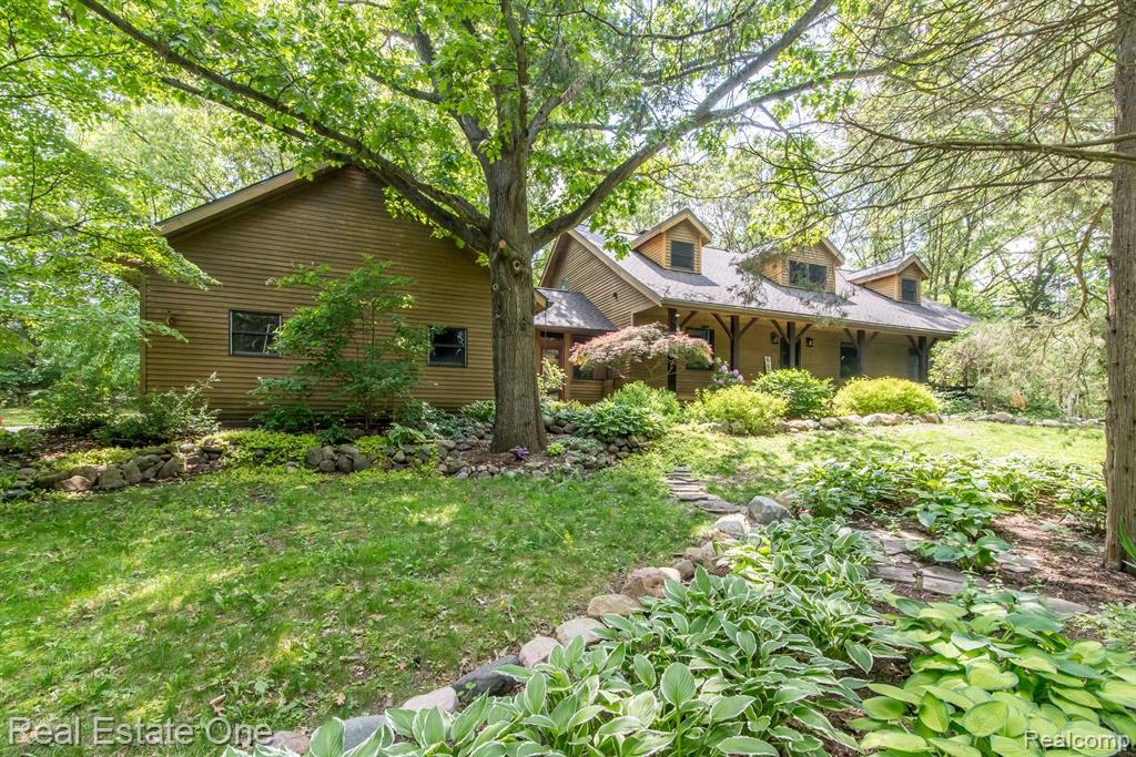 5804 Brighton Road Brighton, MI 48116 - Photo 1 of 57