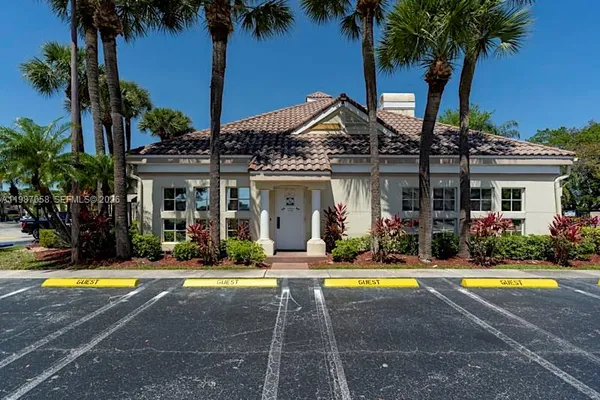a view of a tennis court