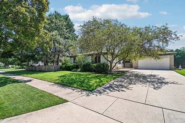 $645,000 | 815 South Salem Avenue, Arlington Heights, IL 60005