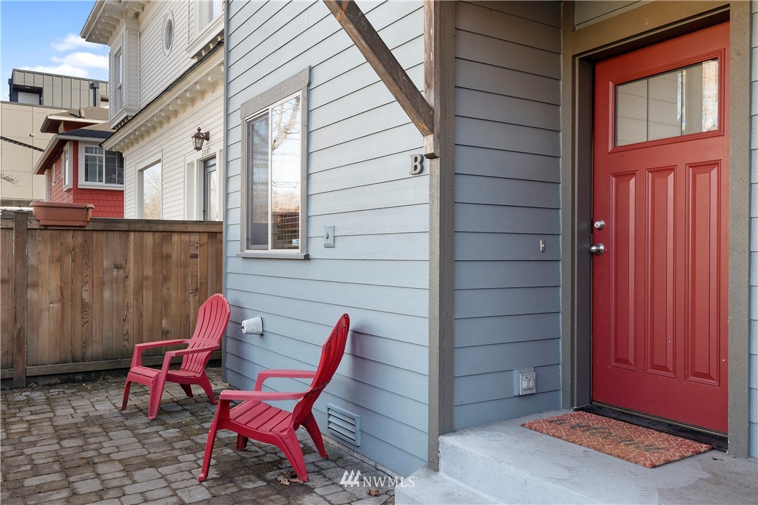 2005 South Main Street, Unit B Seattle, WA 98144 - Photo 2 of 32