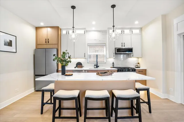 $949,900 | 5700 West Grace Street, Chicago, IL 60634