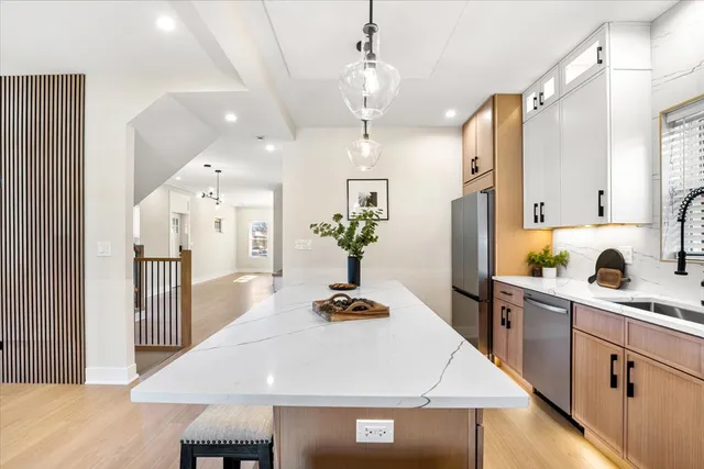 $949,900 | 5700 West Grace Street, Chicago, IL 60634