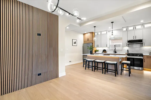 $949,900 | 5700 West Grace Street, Chicago, IL 60634