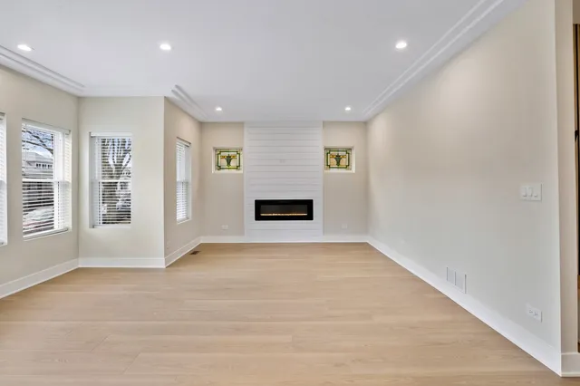 $949,900 | 5700 West Grace Street, Chicago, IL 60634