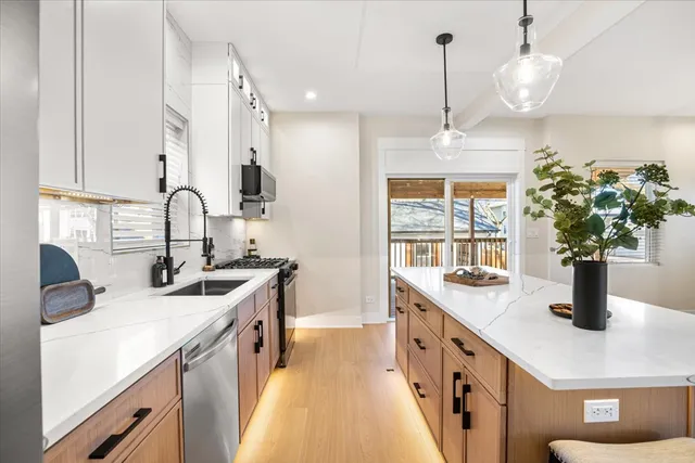 $949,900 | 5700 West Grace Street, Chicago, IL 60634