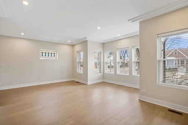 $949,900 | 5700 West Grace Street, Chicago, IL 60634