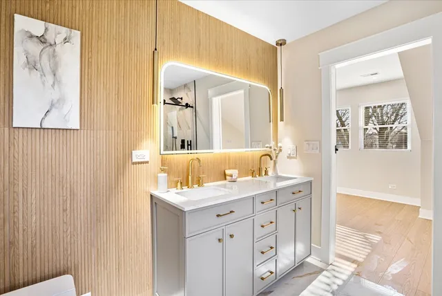 $949,900 | 5700 West Grace Street, Chicago, IL 60634