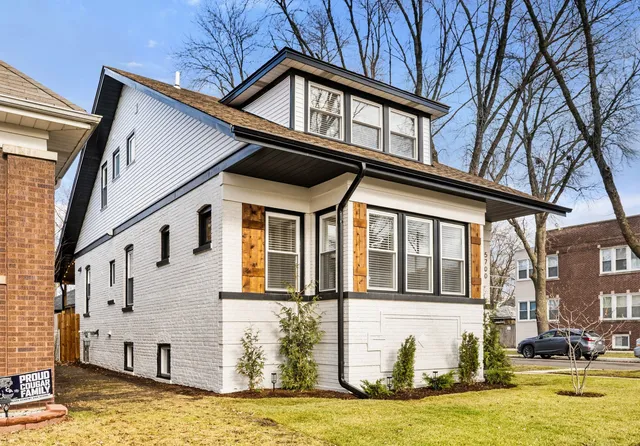 $949,900 | 5700 West Grace Street, Chicago, IL 60634