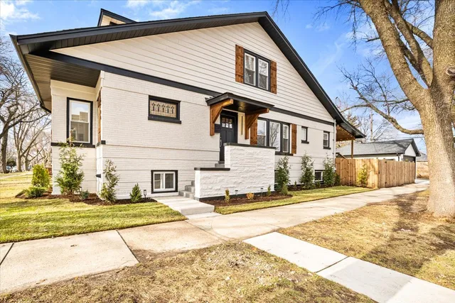 $949,900 | 5700 West Grace Street, Chicago, IL 60634