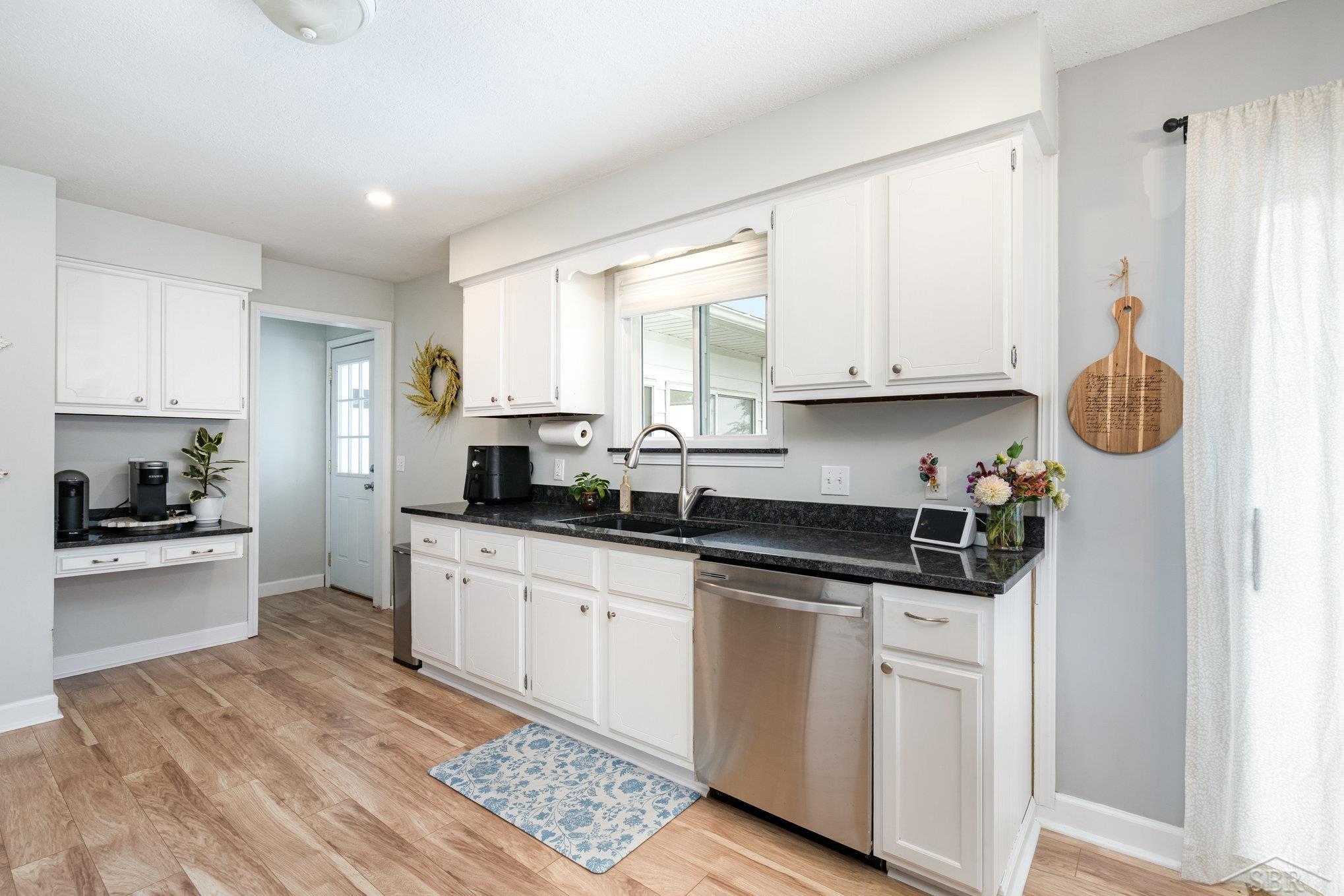 4888 Cole Road Saginaw, MI 48601 - Photo 8 of 39 50189882-c2b3ef0d-fa50-4a61-afde-8533e4541051.JPG
