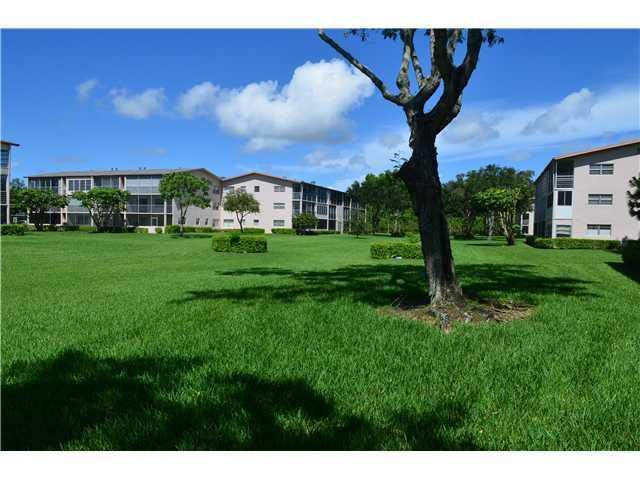 11 Mansfield B Boca Raton, FL 33434 - Photo 10 of 19 garden
