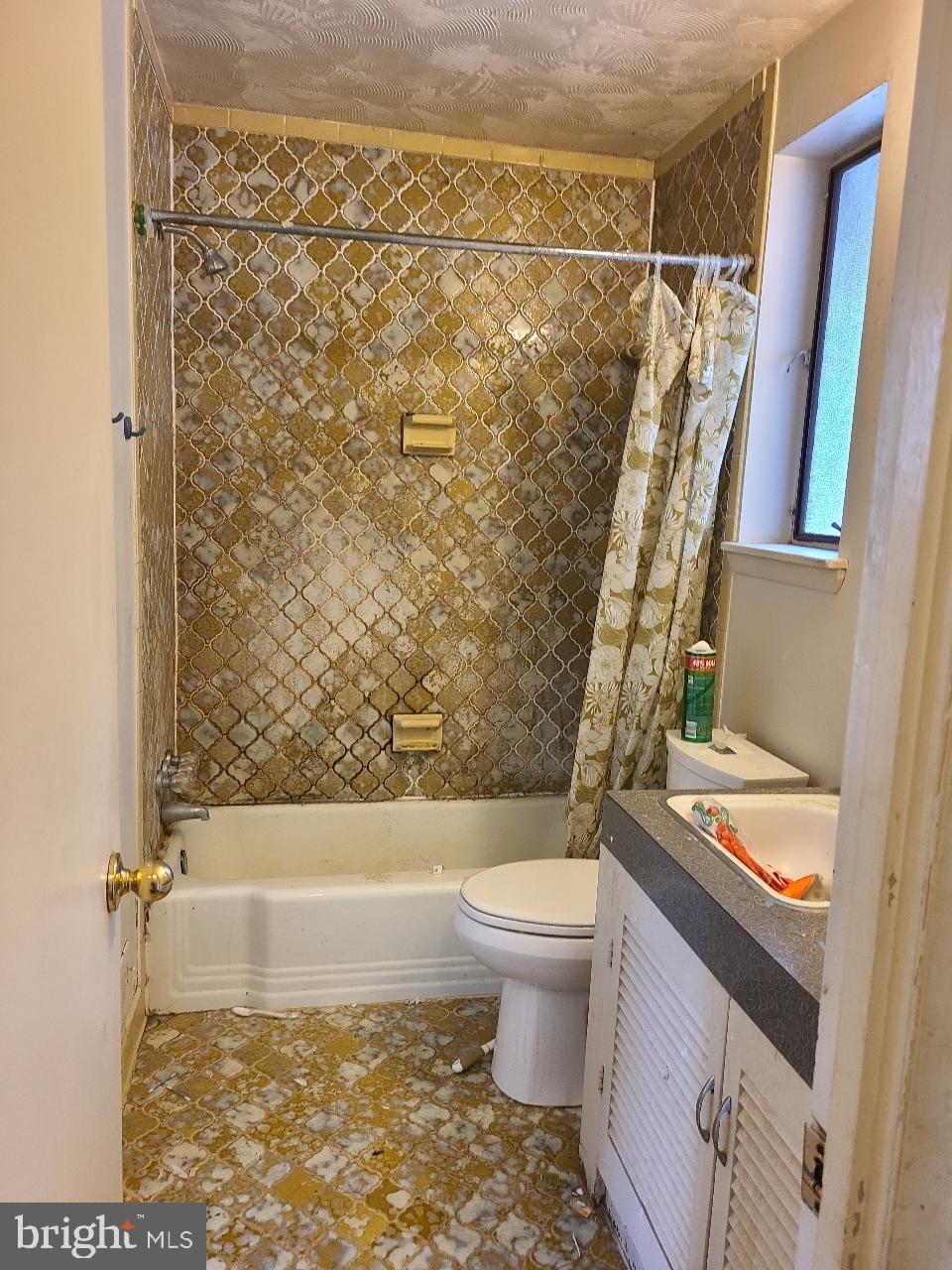 11703 Charles Road Silver Spring, MD 20906 - Photo 12 of 15 Upstairs Bathroom