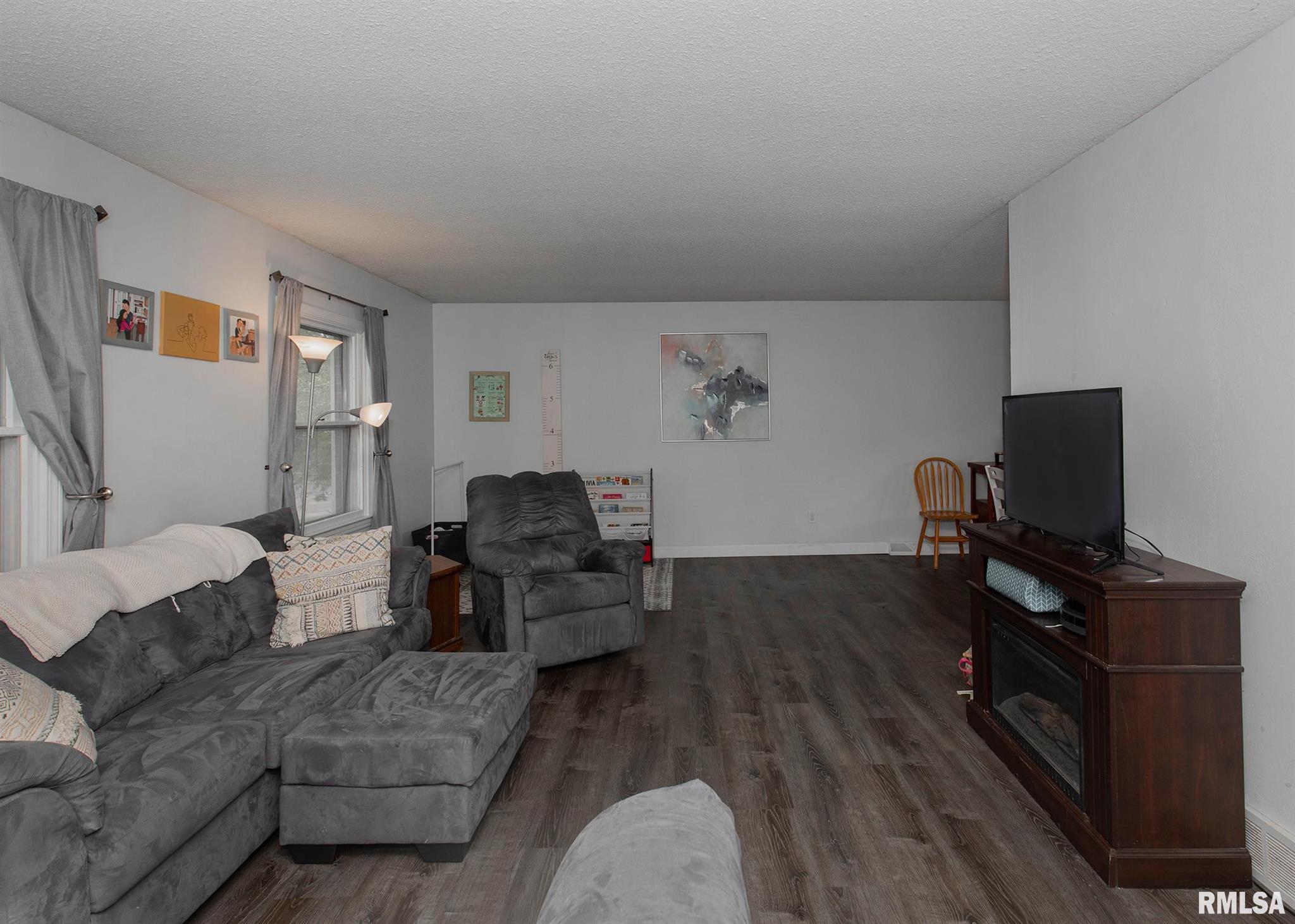 3427 Fairhaven Road Davenport, IA 52807 - Photo 5 of 34 Gallery Image 5