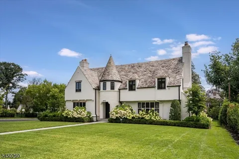 $2,850,000 | 495 Ridgewood Avenue, Glen Ridge, NJ 07028