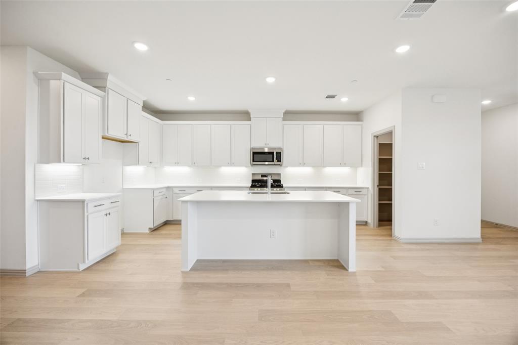 1023 Magdalena Way Midlothian, TX 76065 - Photo 3 of 16 Entertaining is a breeze in this thoughtfully designed home.