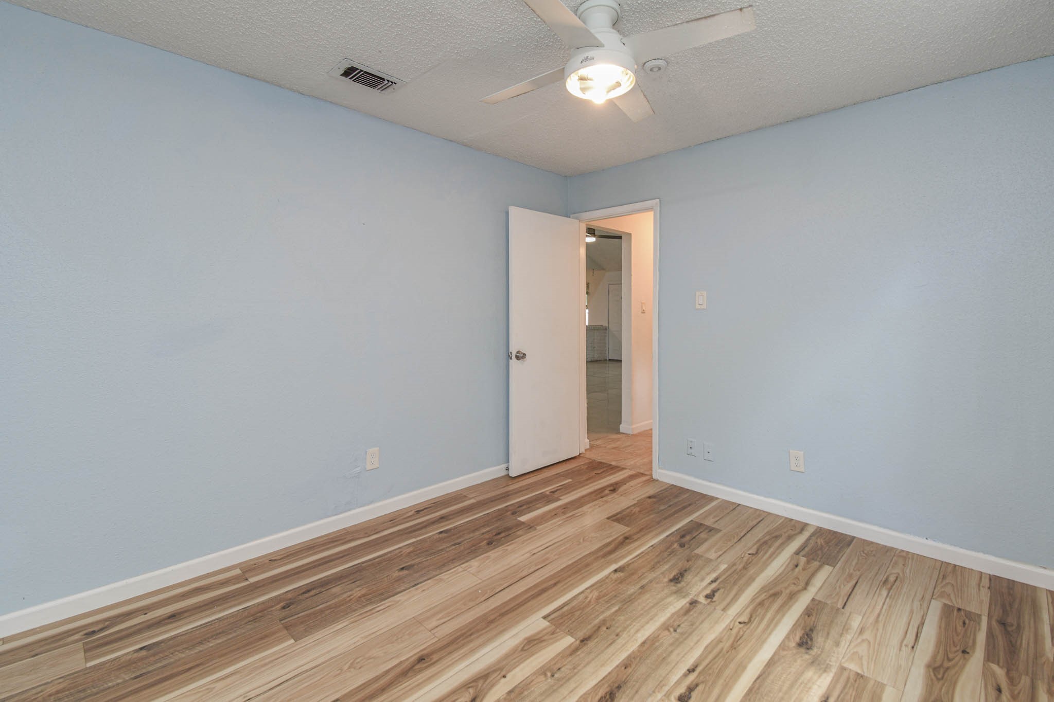 12054 Plumpoint Drive Houston, TX 77099 - Photo 15 of 24 a view of room