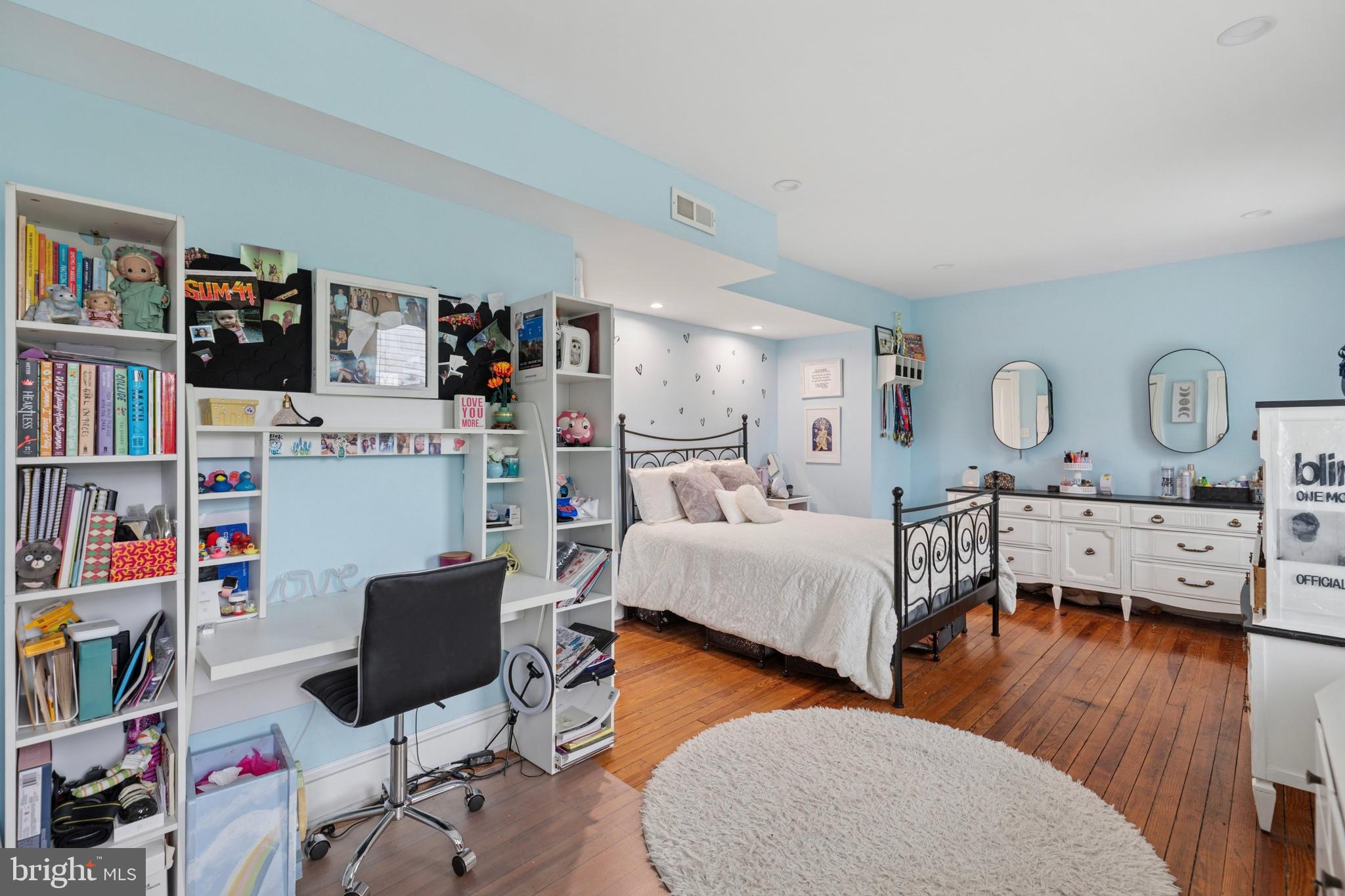 802 Upper Gulph Road Wayne, PA 19087 - Photo 23 of 45 a living room with furniture and a book shelf