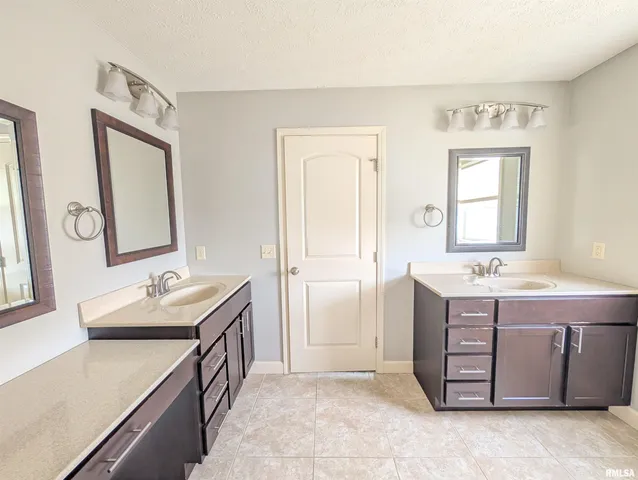 $409,900 | 2629 West Sesame Street, Dunlap, IL 61525