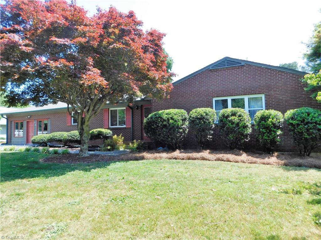 5984 Skylark Road Pfafftown, NC 27040 - Photo 2 of 22 Gallery Image 2