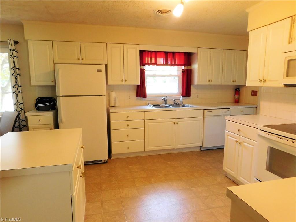 5984 Skylark Road Pfafftown, NC 27040 - Photo 6 of 22 Gallery Image 6