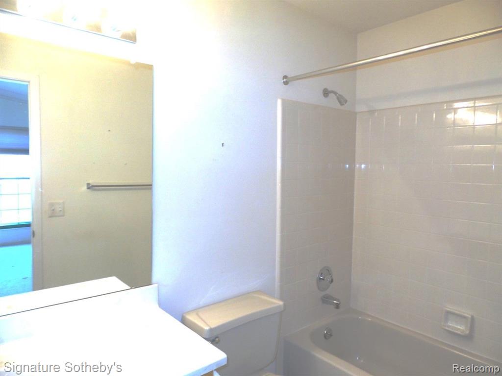22375 Peach Tree Novi, MI 48375 - Photo 17 of 37