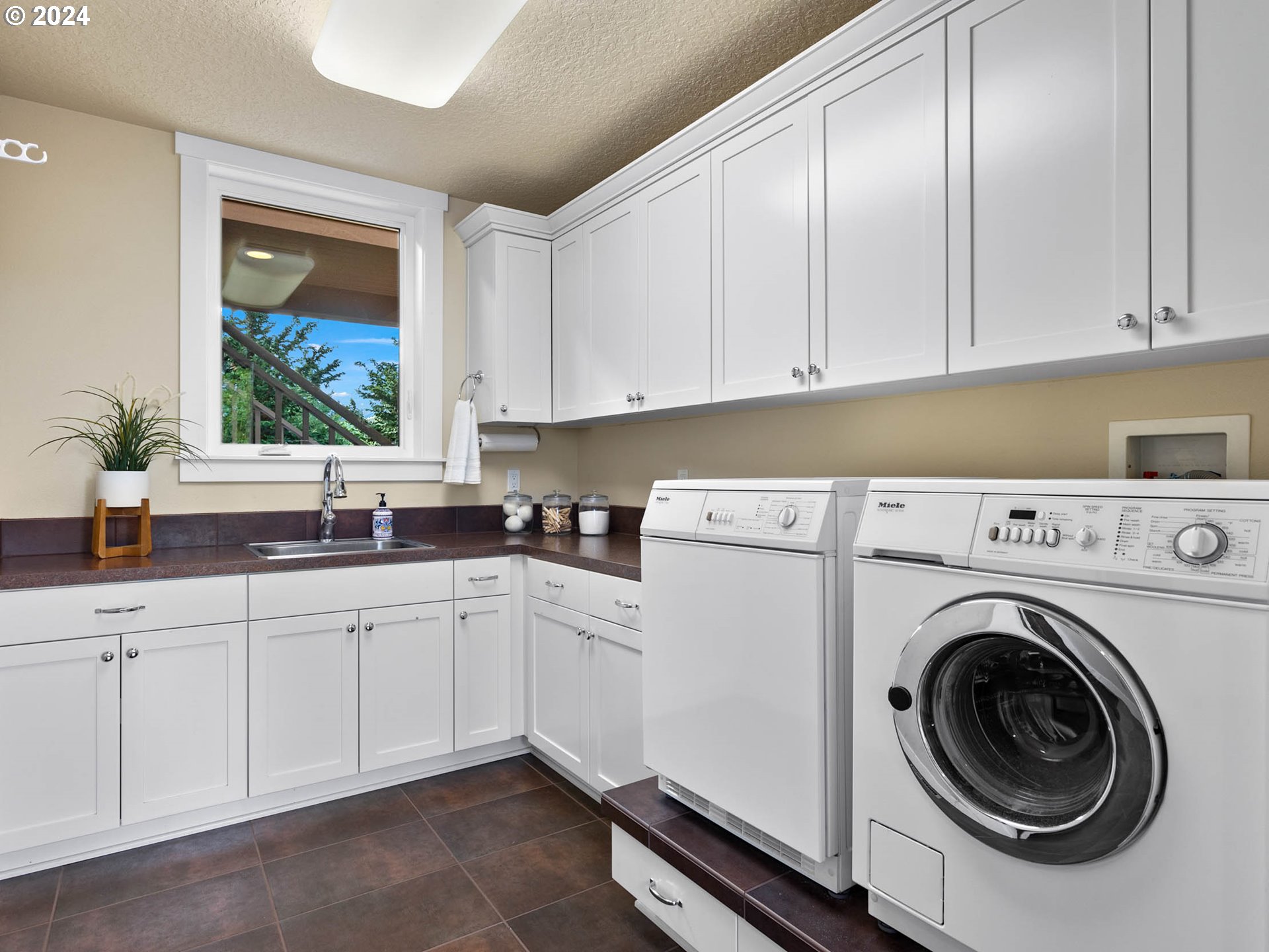 6990 Southwest Norwood Road Tualatin, OR 97062 - Photo 26 of 48 Utility Room