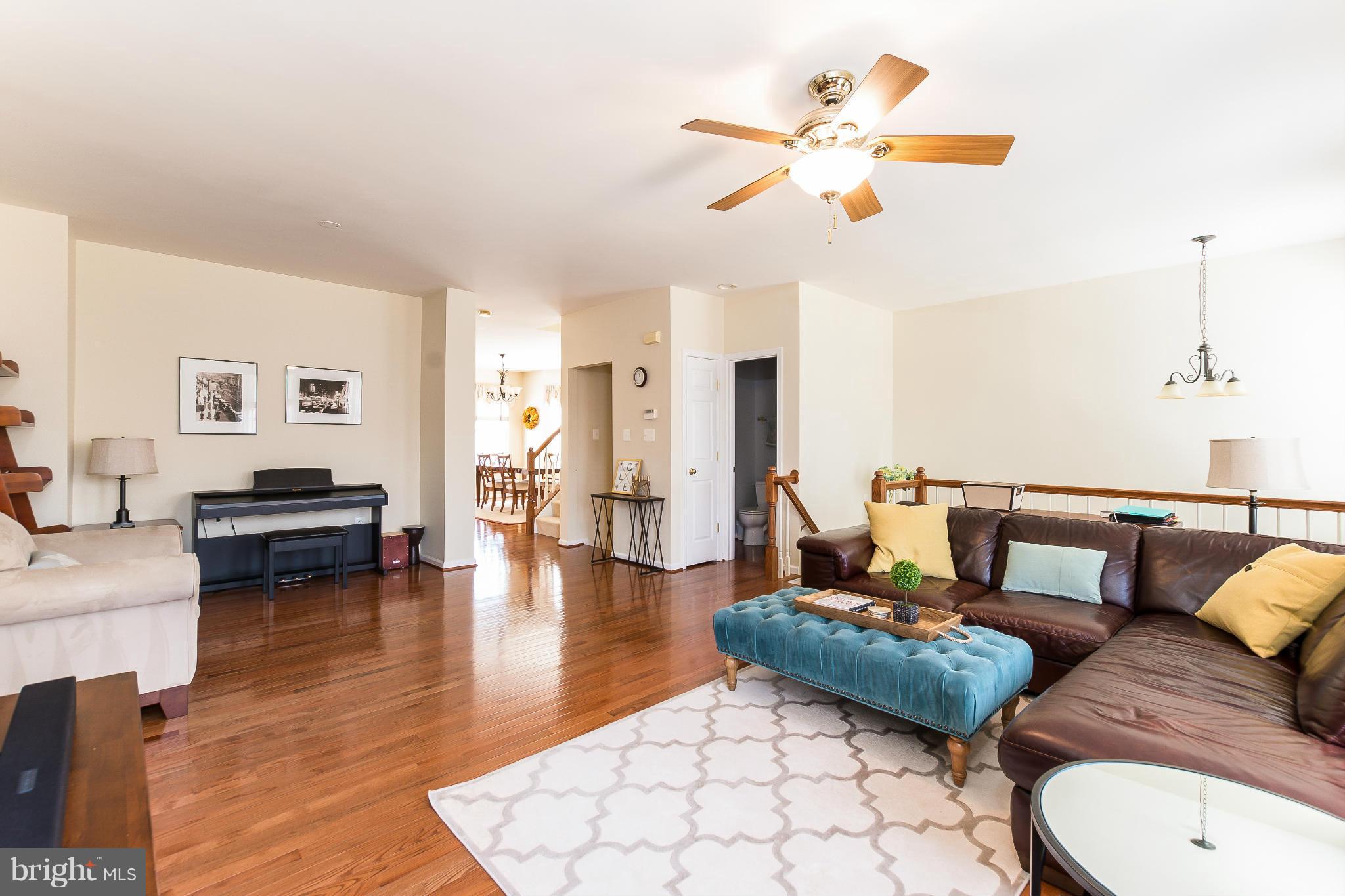 4163 Vernoy Hills Road Fairfax, VA 22033 - Photo 3 of 29 Living Room
