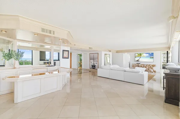 $6,000 | 20185 East Country Club Drive, Unit 901, Aventura, FL 33180