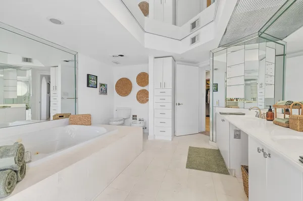 $6,000 | 20185 East Country Club Drive, Unit 901, Aventura, FL 33180