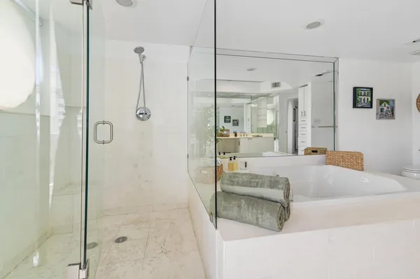 $6,000 | 20185 East Country Club Drive, Unit 901, Aventura, FL 33180