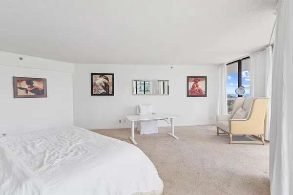 $6,000 | 20185 East Country Club Drive, Unit 901, Aventura, FL 33180