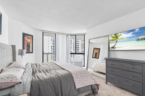 $6,000 | 20185 East Country Club Drive, Unit 901, Aventura, FL 33180